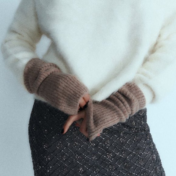 NWT RIBBED KNIT BROWN TAUPE MITTENS.